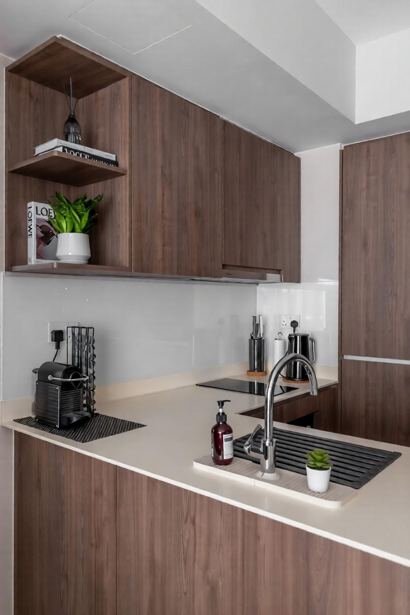 Modern Kitchen with Open Kitchen and Kitchen Accessories
