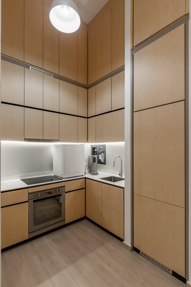 Modern Kitchen with Kitchen Tap and Kitchen Cabinets