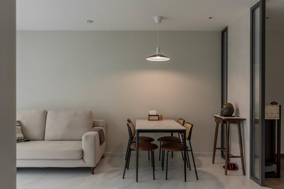 Scandinavian Dining Room with Dining Table and Dining Chairs