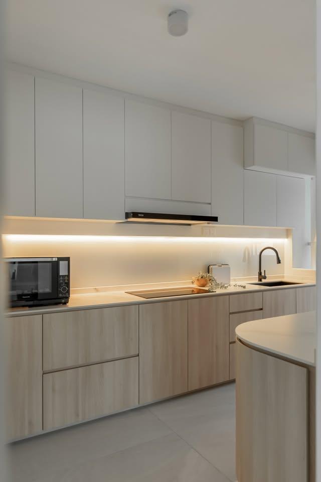 Scandinavian Kitchen with Countertop and Kitchen Backsplash