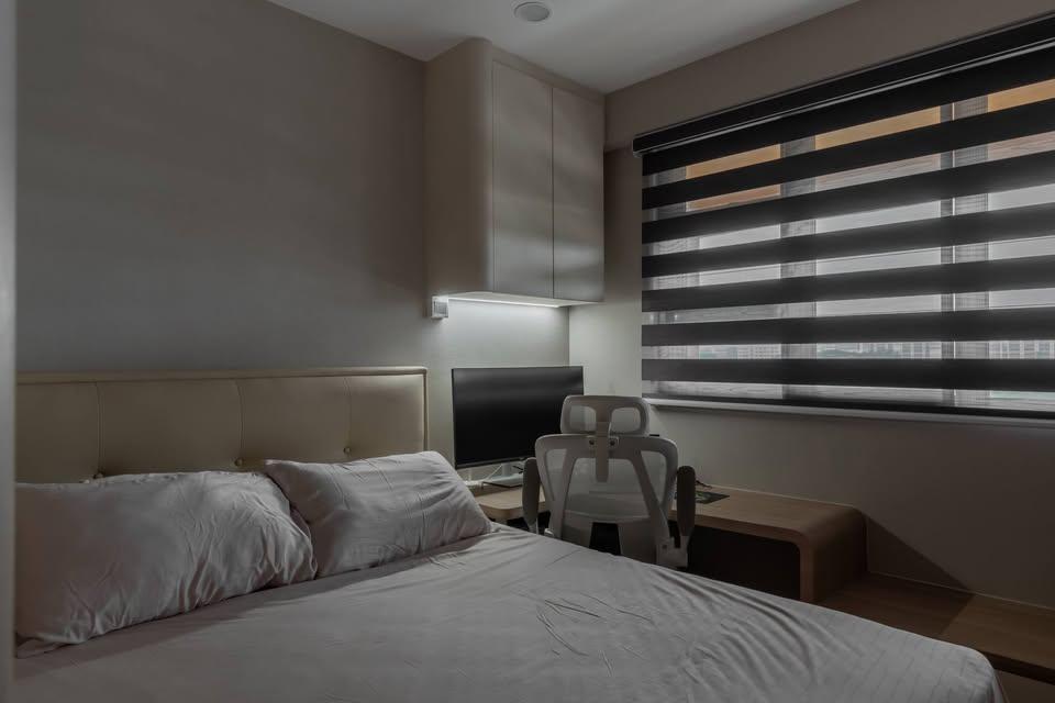 Modern Bedroom with Queen Bed and Bed