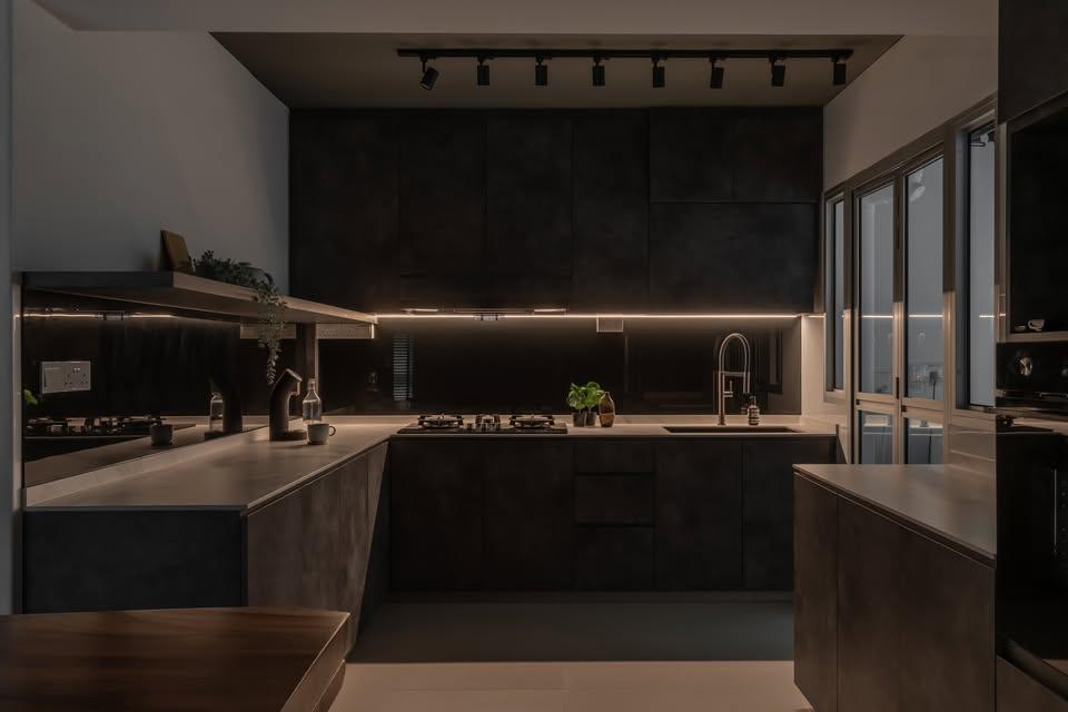 Contemporary Kitchen with Countertop and Kitchen Tap