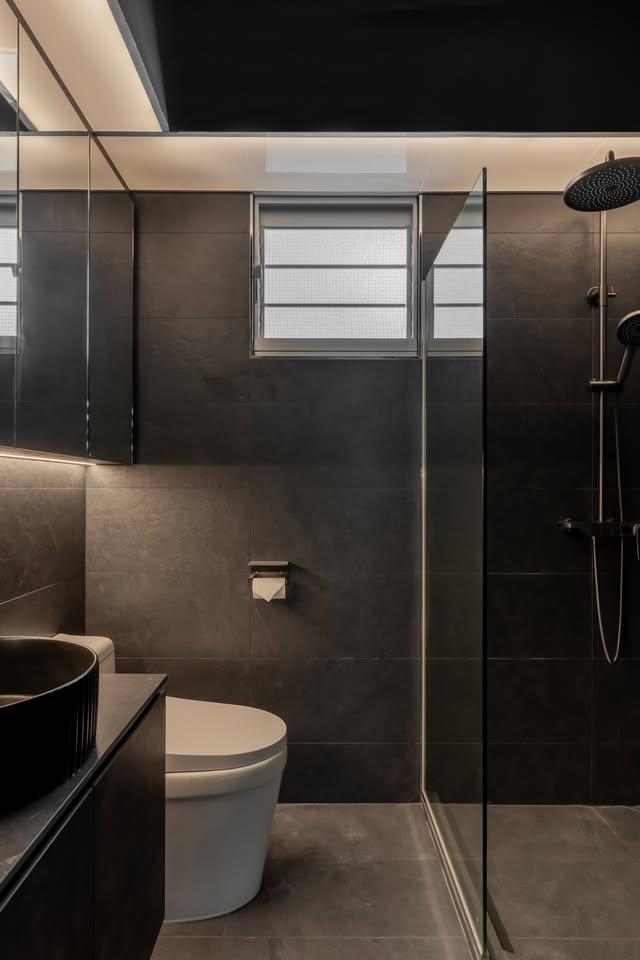 Contemporary Bathroom with Shower Screen and Rainshower