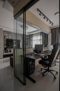 Modern Home Office at 175A Sengkang East Drive