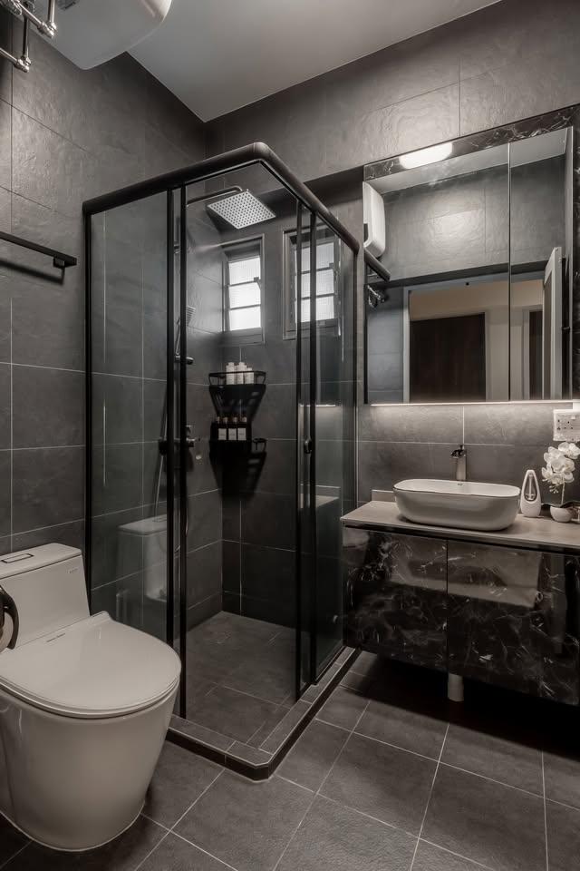 Modern Bathroom with Mirror and Rainshower
