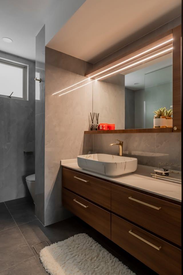 Eclectic Bathroom with Mirror and Bathroom Storage