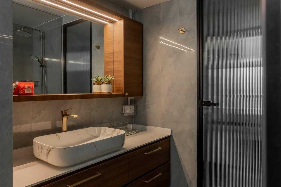 Eclectic Bathroom with Mirror and Bathroom Storage
