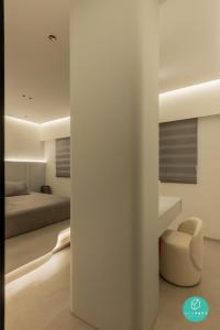 Contemporary Bedroom at 141 Bukit Batok Street 11