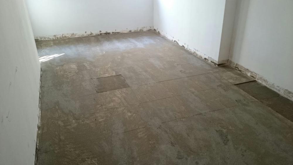 Asian Bedroom with Platform Bed and Vinyl Flooring