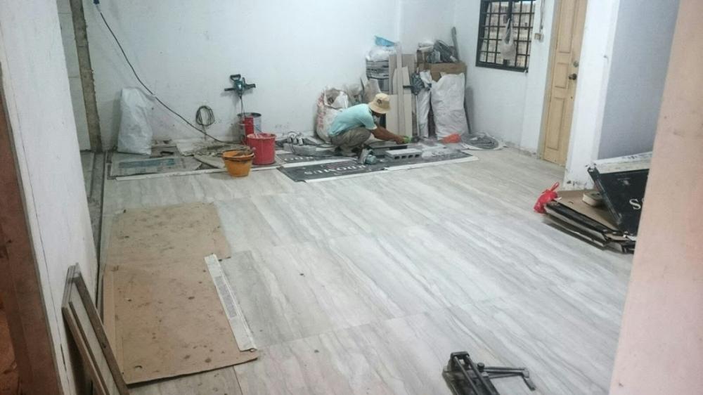 Asian Living Room with Countertop and Vinyl Flooring
