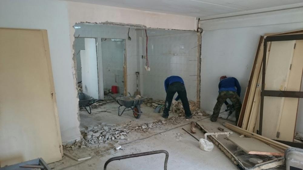 Asian Kitchen with Homogeneous Tiles and Cement Floor