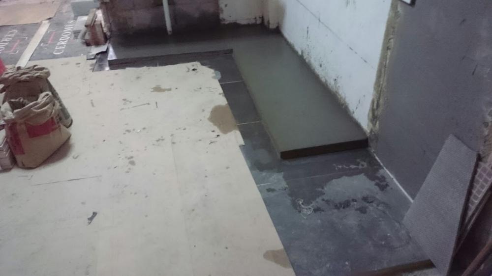 Asian Kitchen with Vinyl Flooring and Homogeneous Tiles