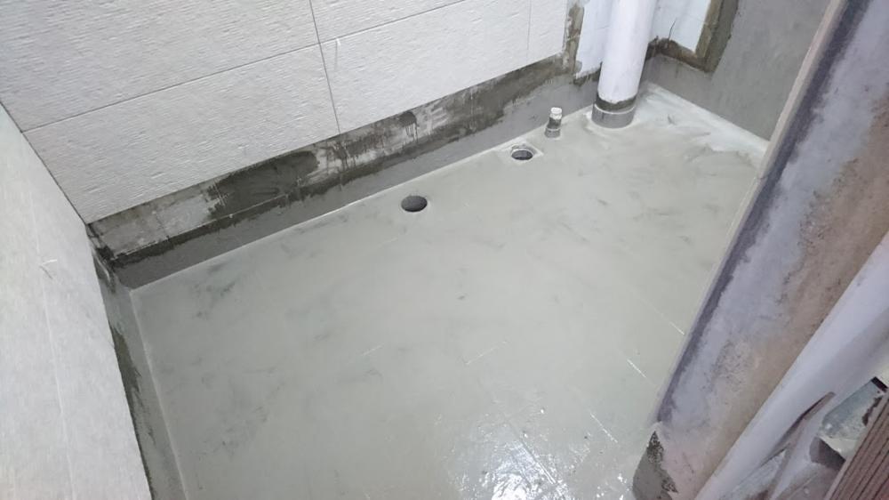Asian Bathroom with Vinyl Flooring and Homogeneous Tiles