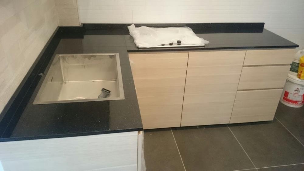 Asian Kitchen with Homogeneous Tiles and Herringbone Tiling