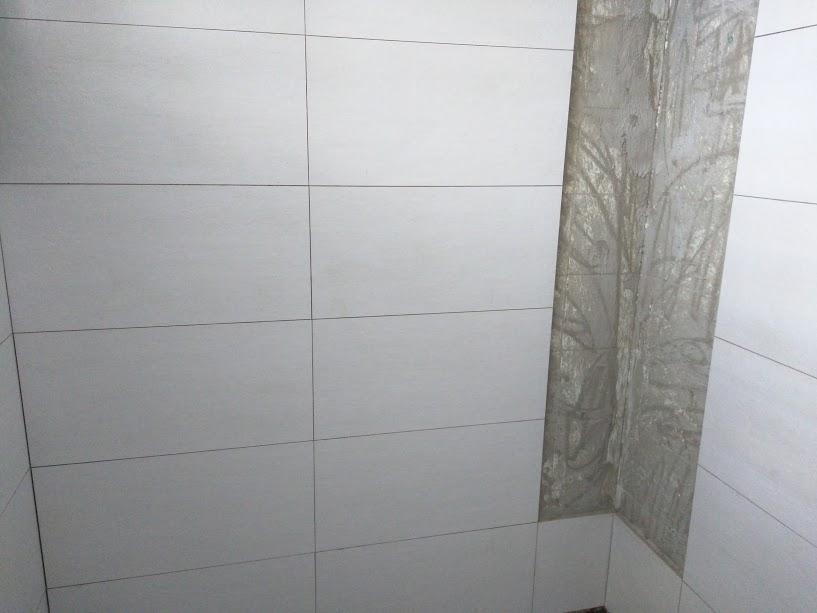 Asian Bathroom with Vinyl Flooring and Homogeneous Tiles