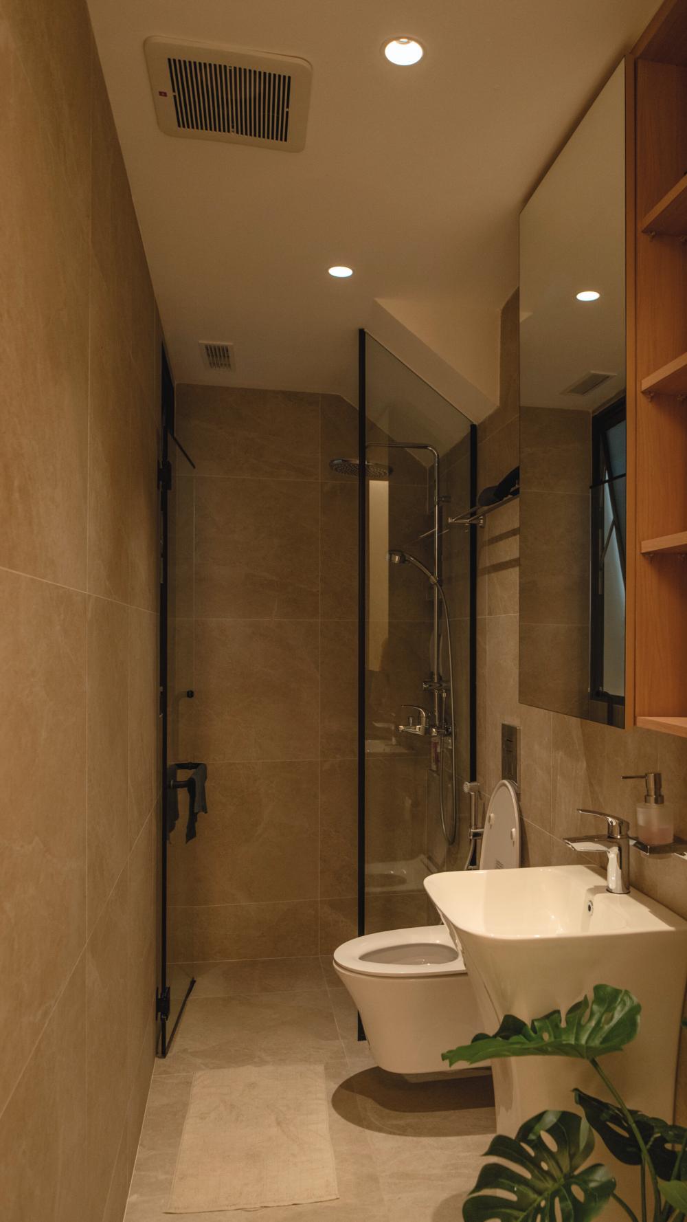 Modern Bathroom with Homogeneous Tiles and Mirror