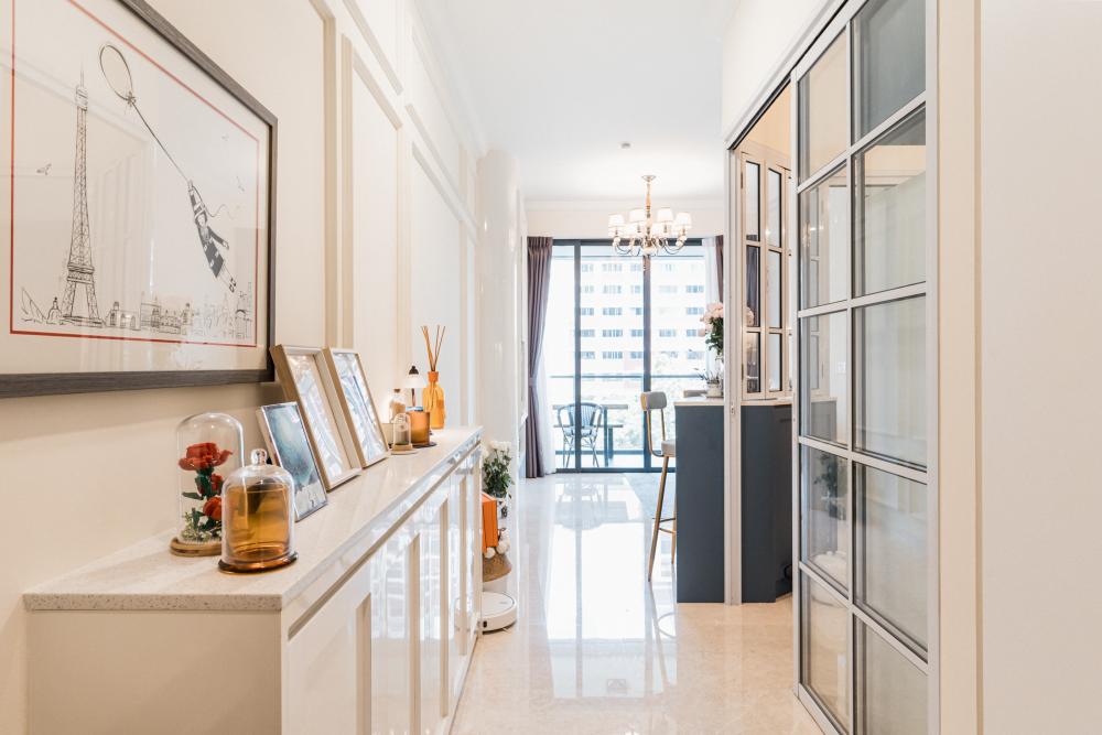 Modern Entryway with Seating Bench and Shoe Rack