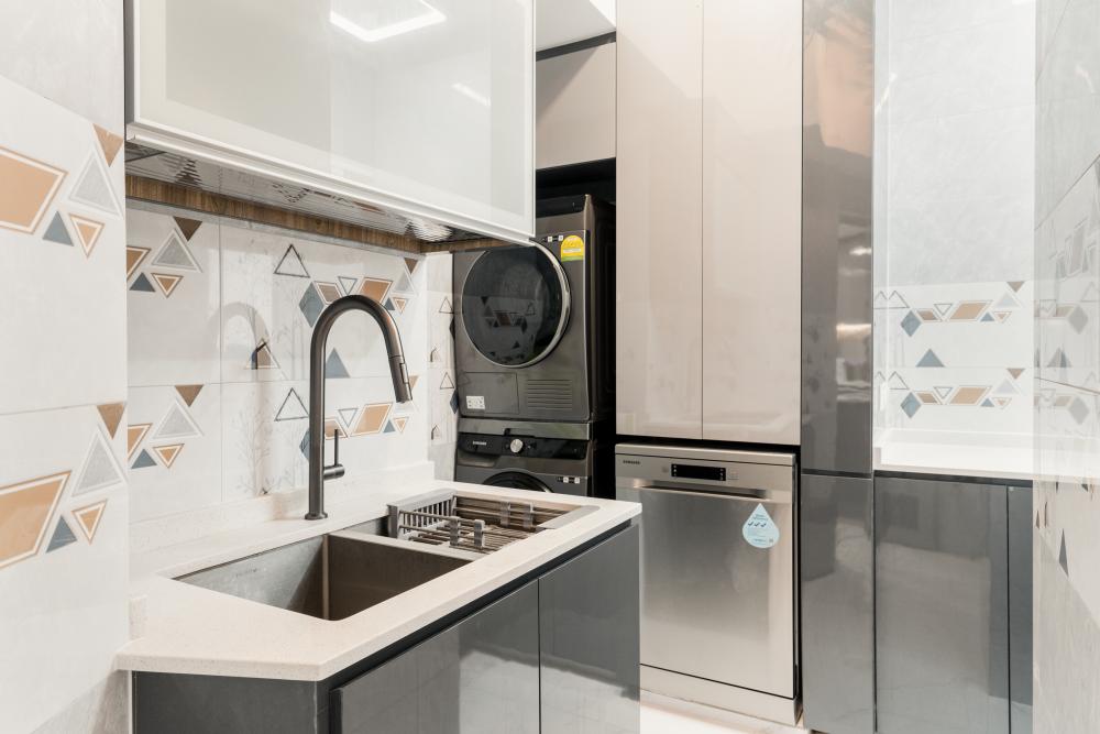 Eclectic Kitchen with Countertop and Homogeneous Tiles