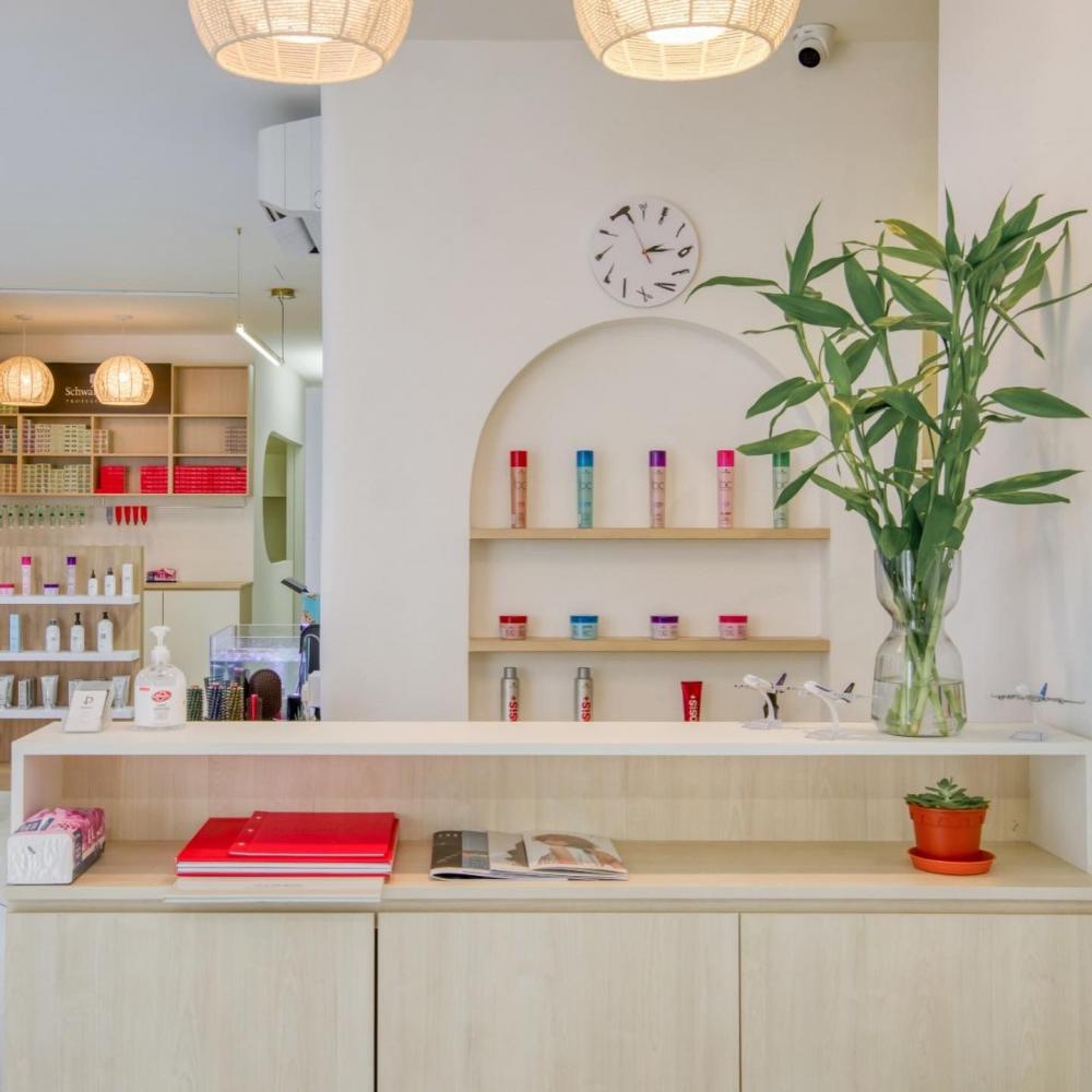 Scandinavian Shopfront with Shoe Rack and Console Table