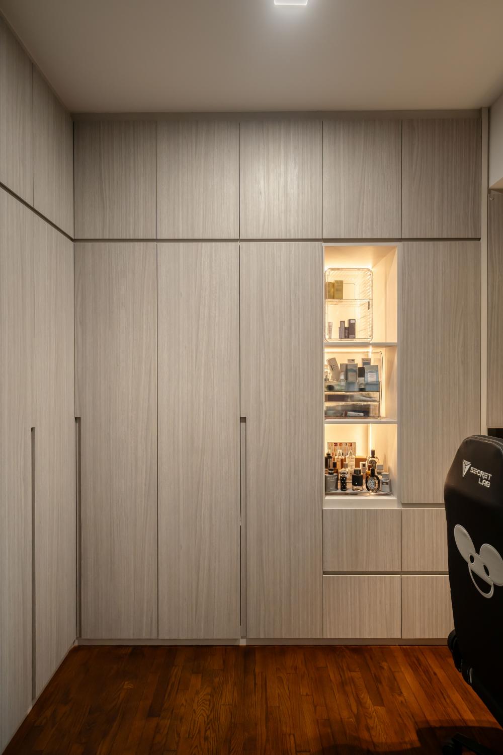 Modern Bedroom with Wardrobe and Closet