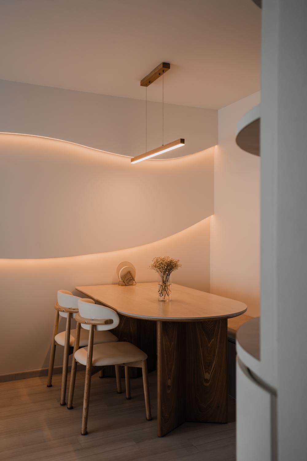 Contemporary Dining Room with Feature Wall and Dining Table