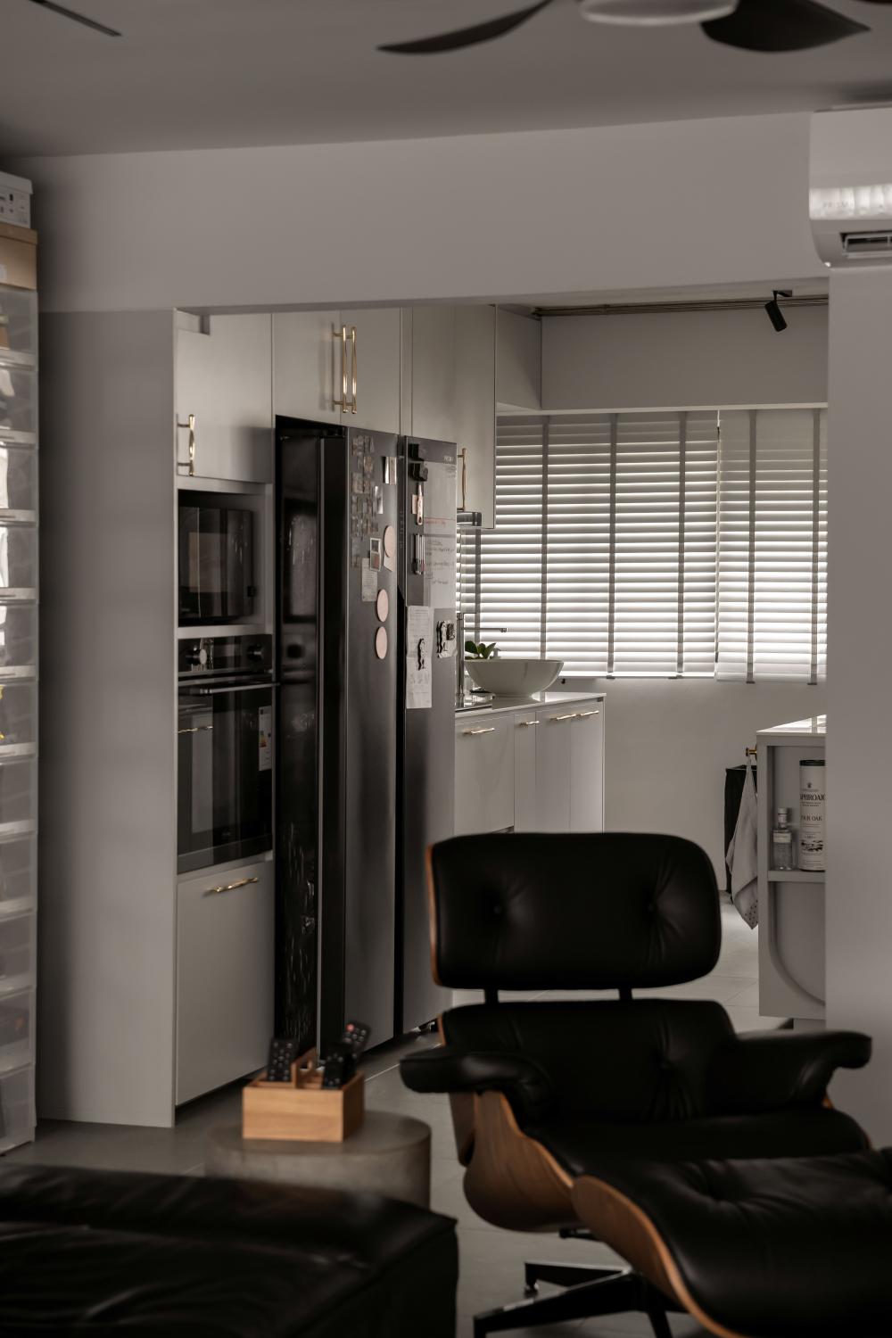 Modern Kitchen with Kitchen Window and Kitchen Island