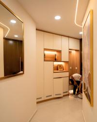Contemporary Entryway at Riverbak Fernvale