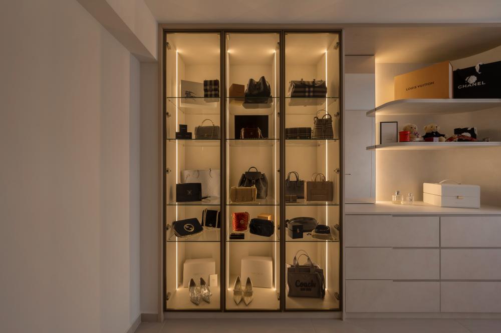 Contemporary Walk-in Wardrobe with Mirror and Vanity Counter