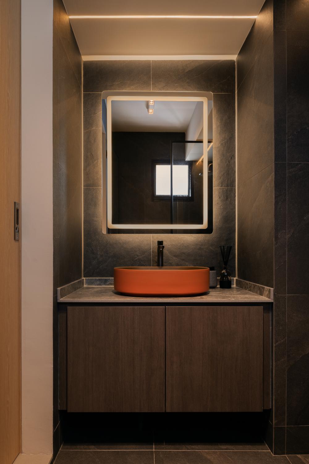 Modern Bathroom with Mirror and Laundry Baskets