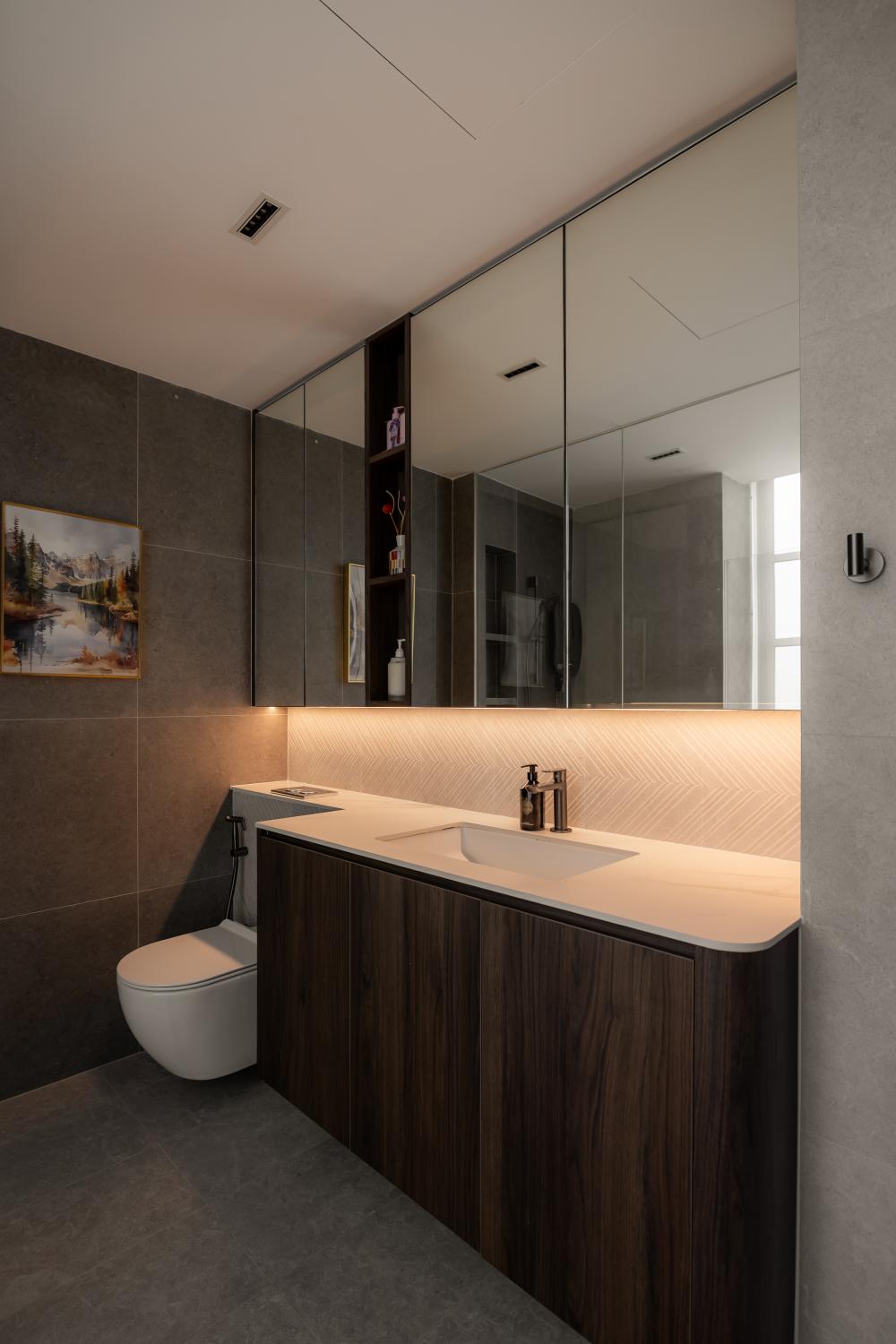 Modern Bathroom with Mirror and Bathroom Storage