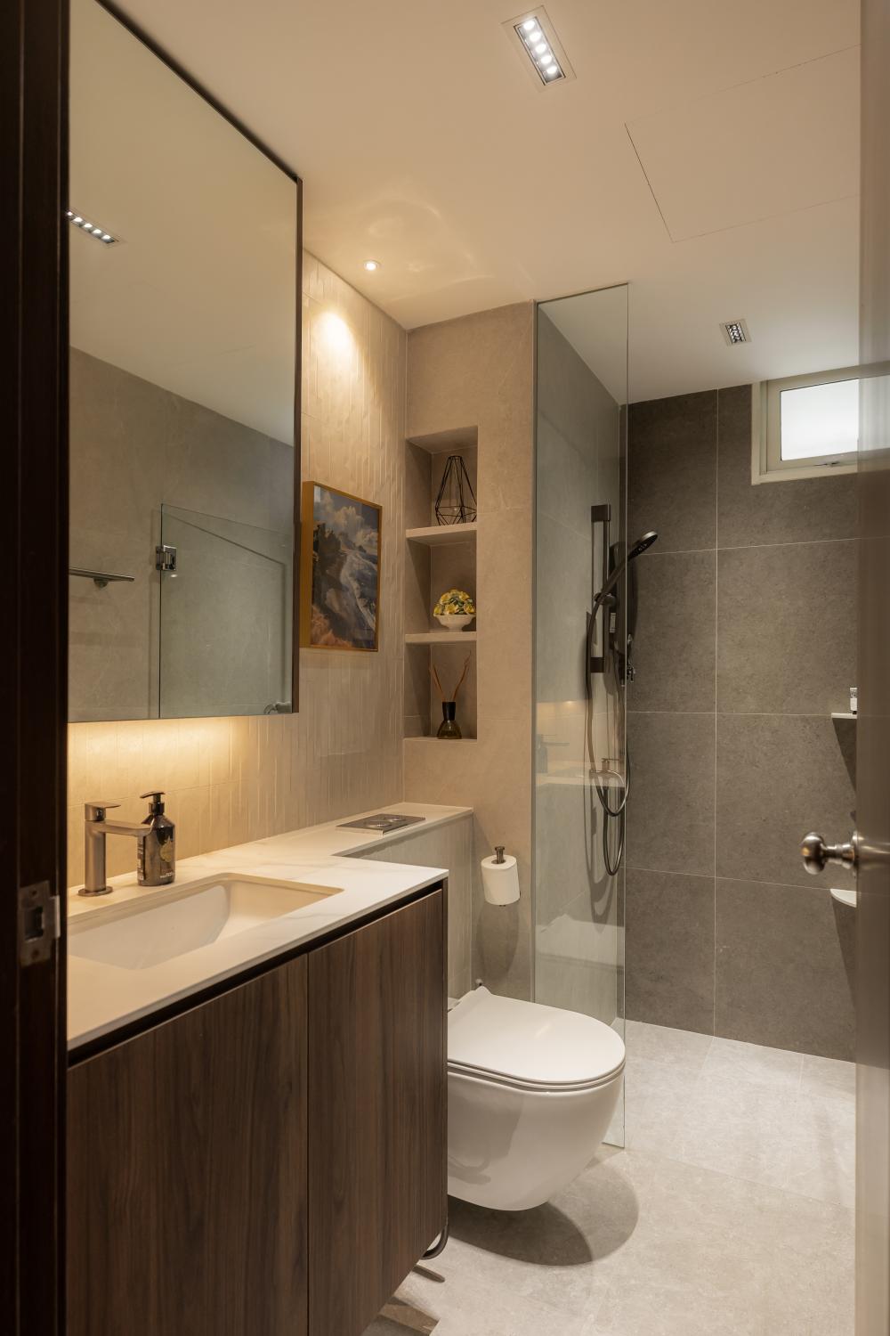 Modern Bathroom with Mirror and Bathroom Storage