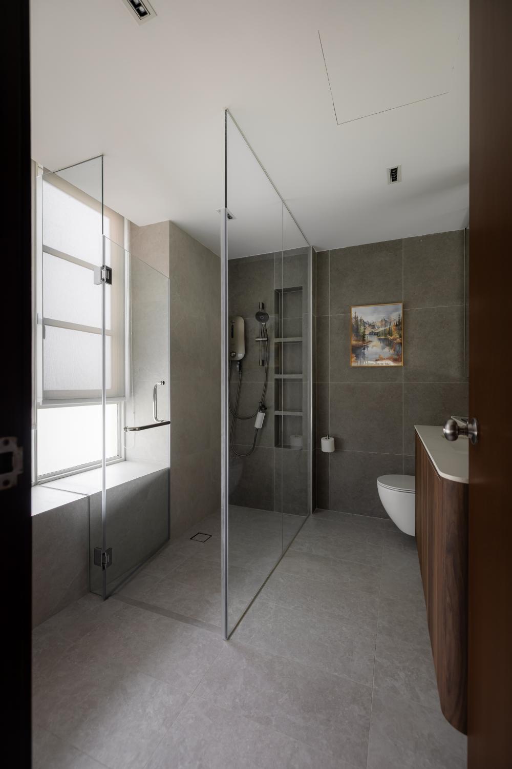 Modern Bathroom with Glass Door and Shower Screen