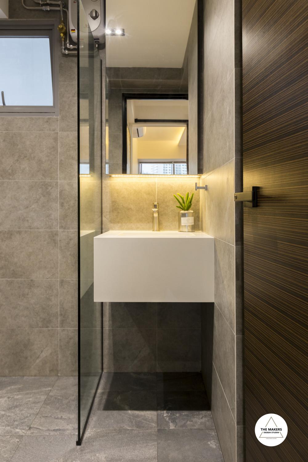 Contemporary Bathroom with Mirror and Bathroom Storage
