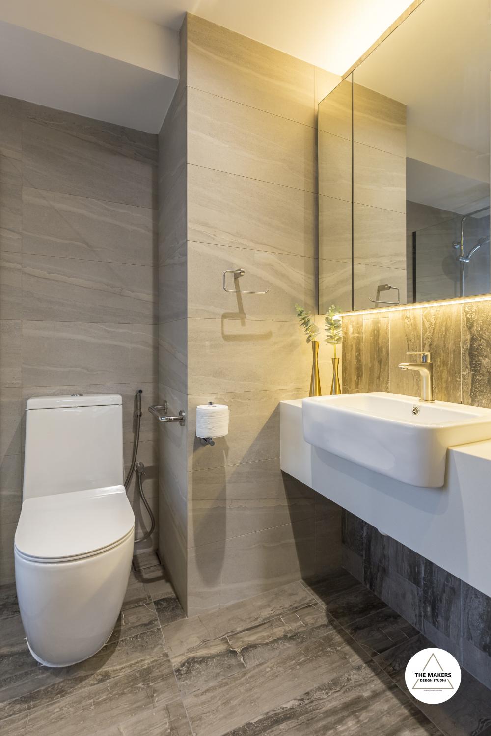 Contemporary Bathroom with Mirror and Bathroom Storage