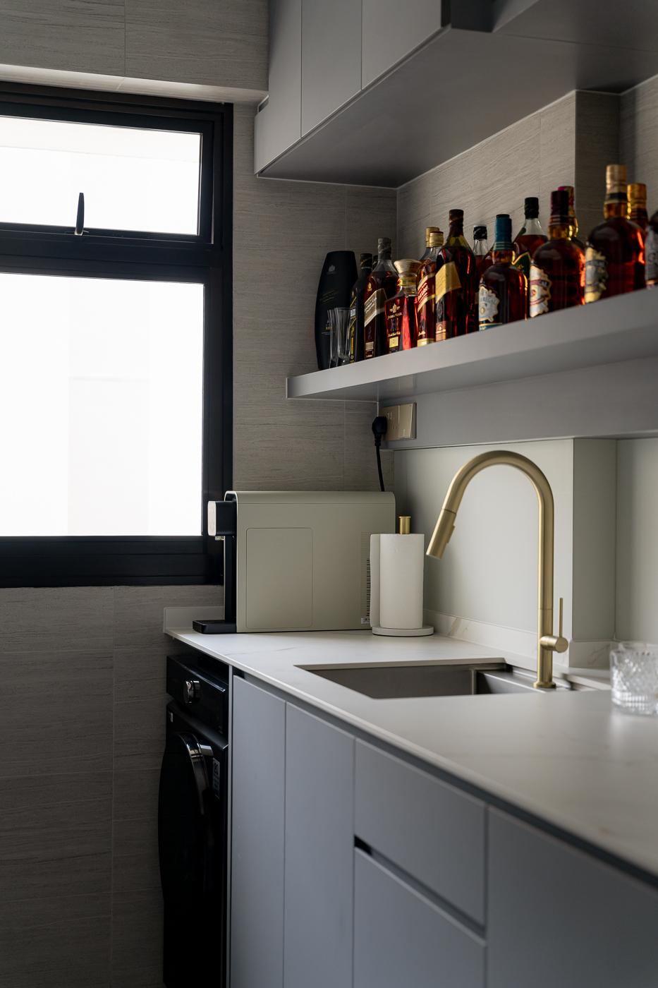 Modern Kitchen with Countertop and Kitchen Backsplash