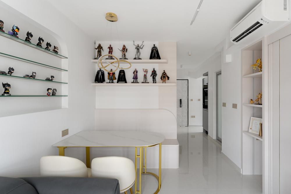 Modern Dining Room with Drop Light and Dining Table