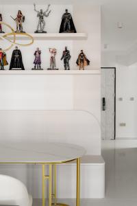 Modern Dining Room at Plantation Crescent (Block 112B)