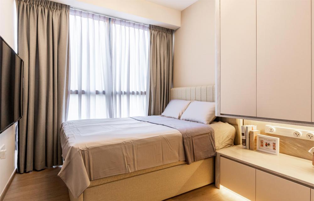 Modern Bedroom with Bed and Lighting
