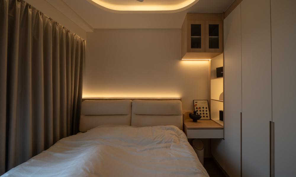 Modern Bedroom with Closet and Queen Bed