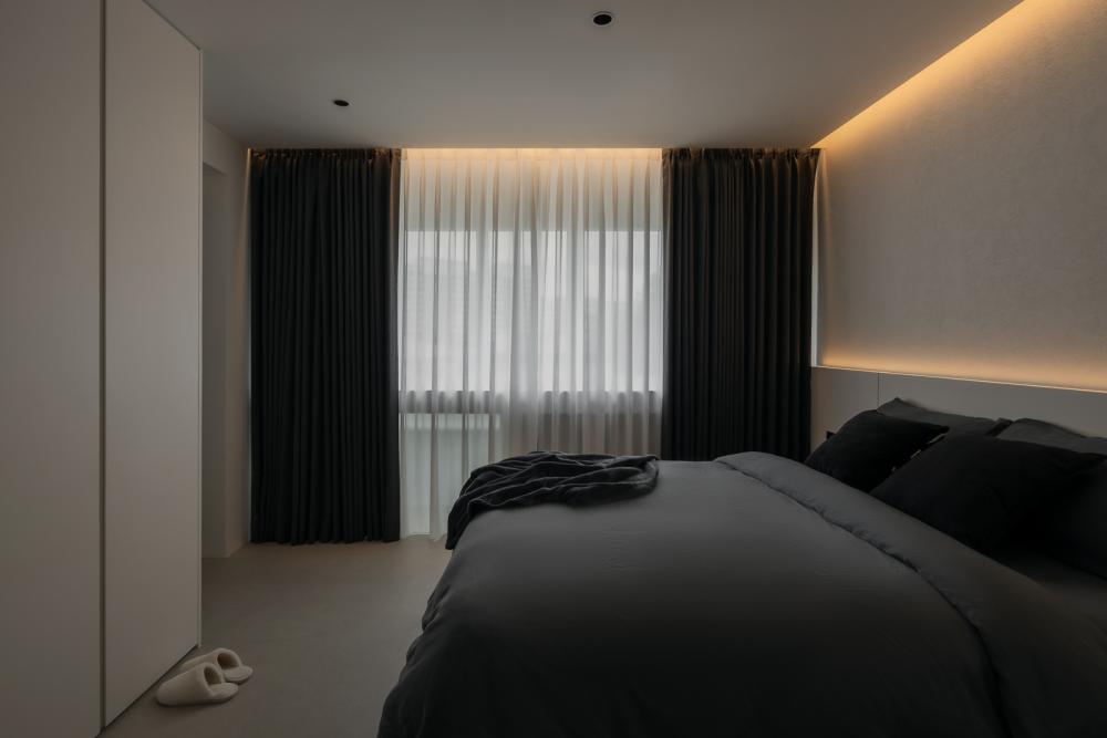 Minimalist Bedroom with Vinyl Flooring and Cove Lighting