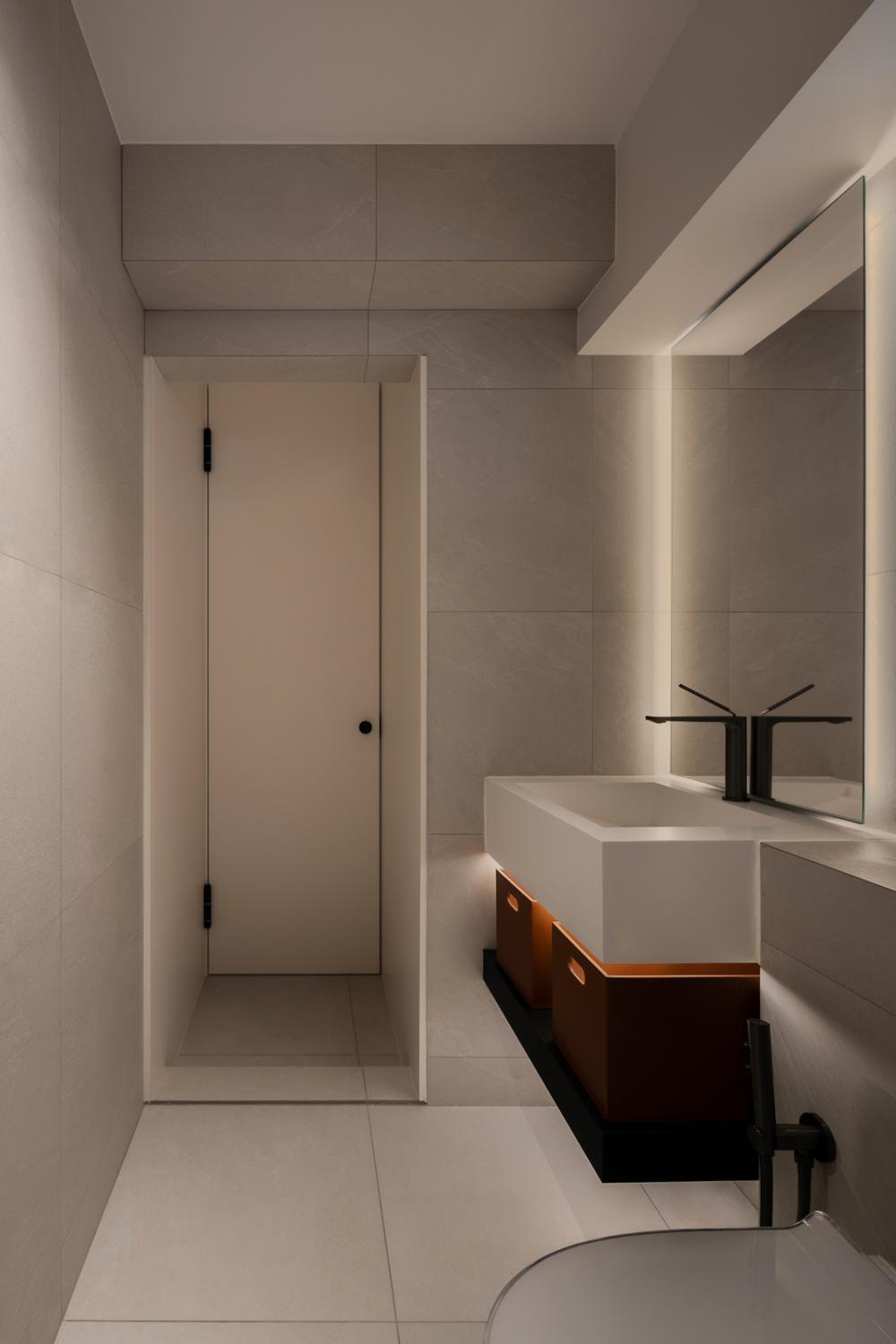 Minimalist Bathroom with Countertop and Homogeneous Tiles