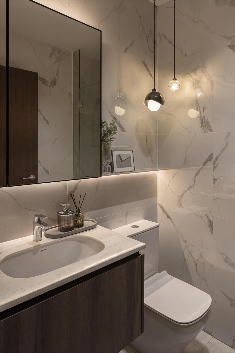 Modern Bathroom with Bathroom Storage and Toilet Bowl