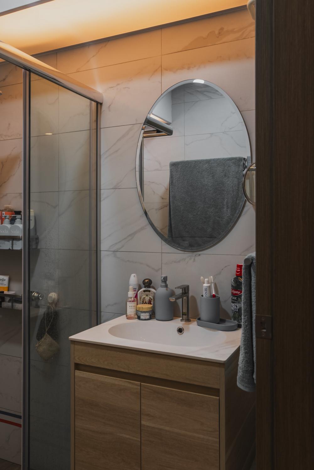 Country Bathroom with Mirror and Bathroom Storage