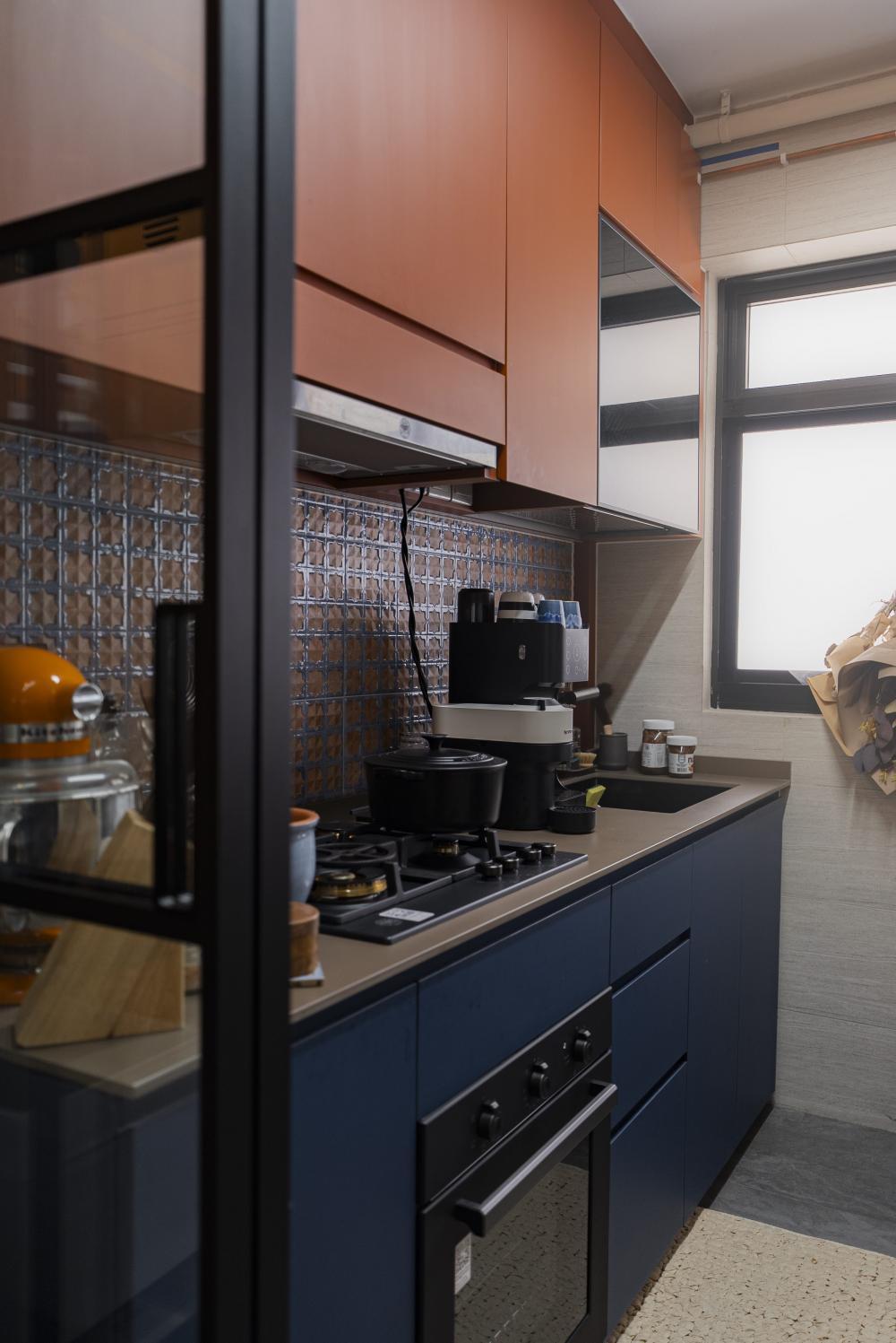 Country Kitchen with Vinyl Flooring and Parquet Floor