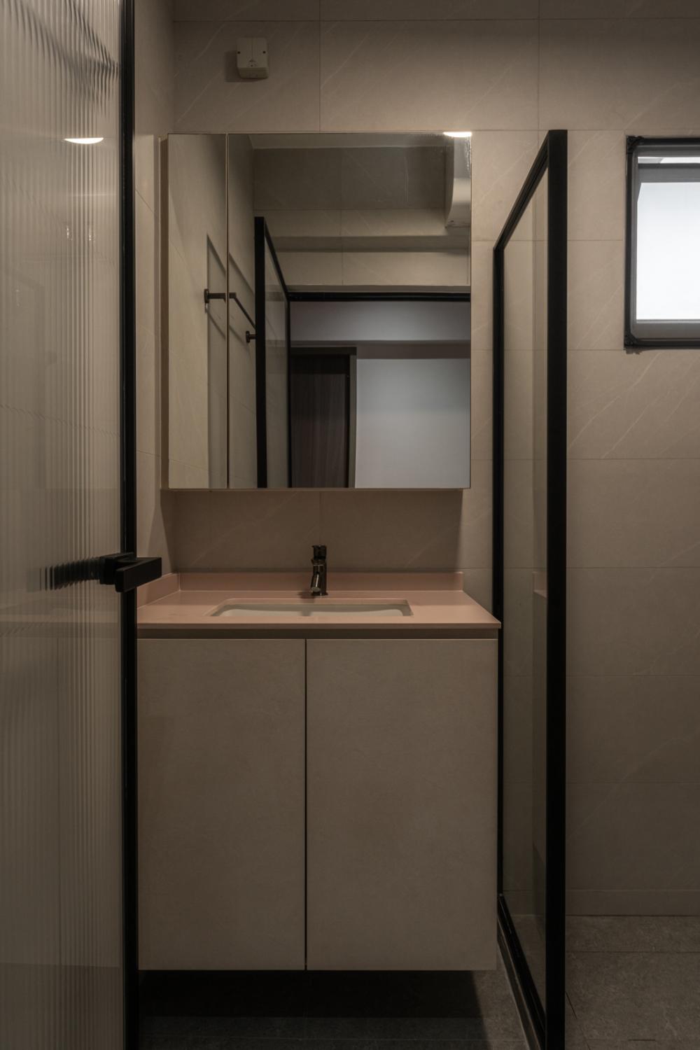 Contemporary Bathroom with Countertop and Homogeneous Tiles