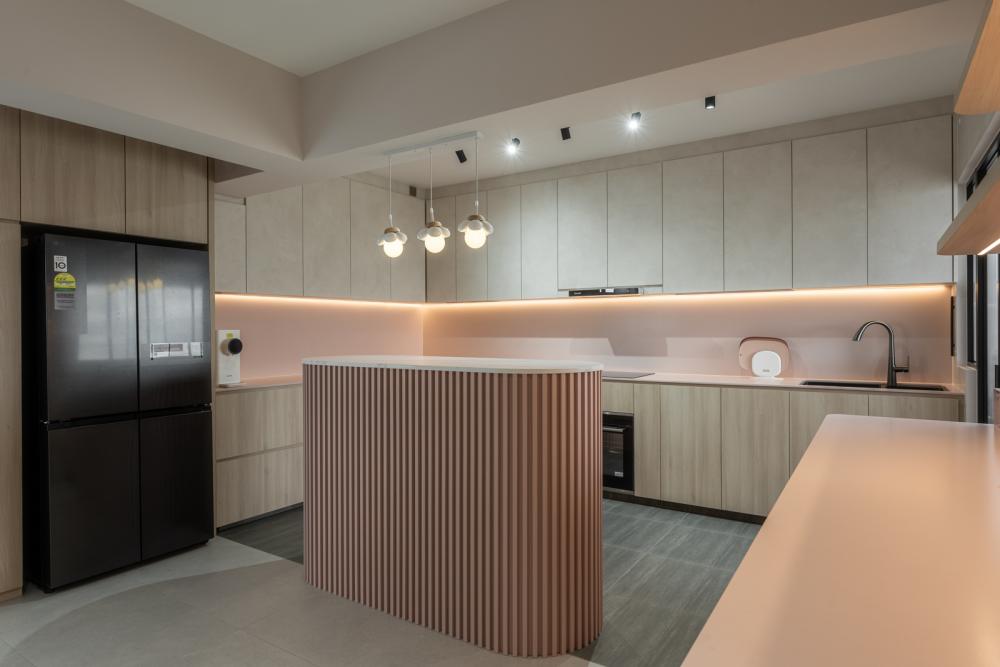 Contemporary Kitchen with Countertop and Homogeneous Tiles