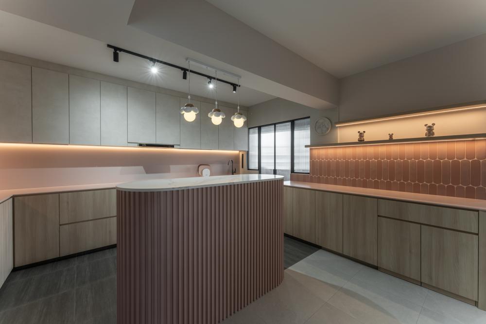 Contemporary Kitchen with Countertop and Homogeneous Tiles