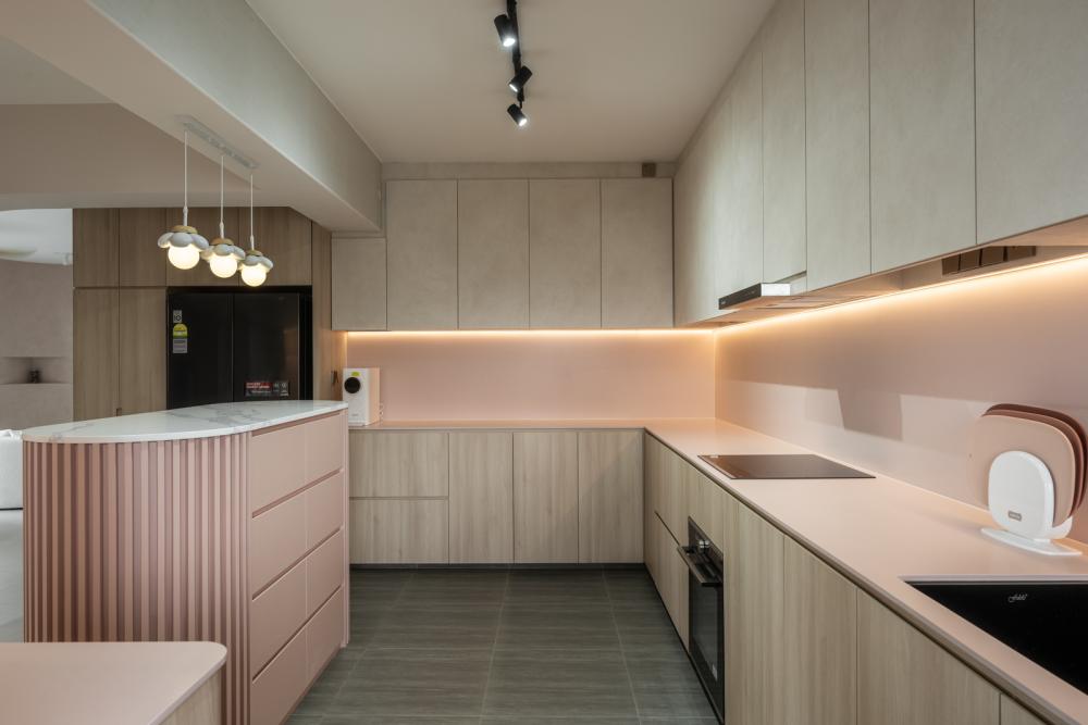 Contemporary Kitchen with Homogeneous Tiles and Open Kitchen