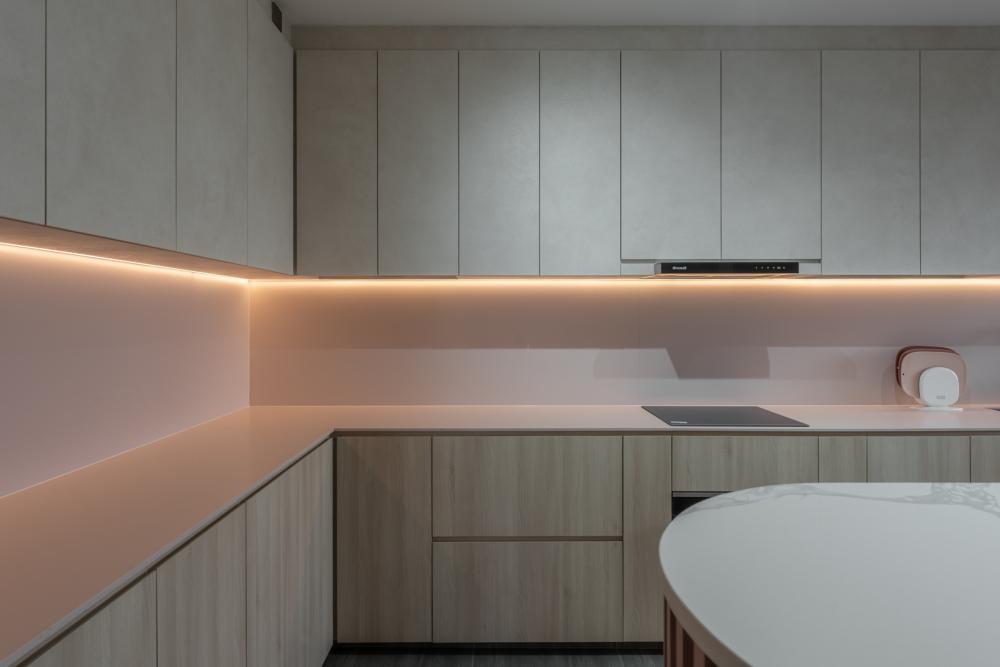 Contemporary Kitchen with Countertop and Homogeneous Tiles