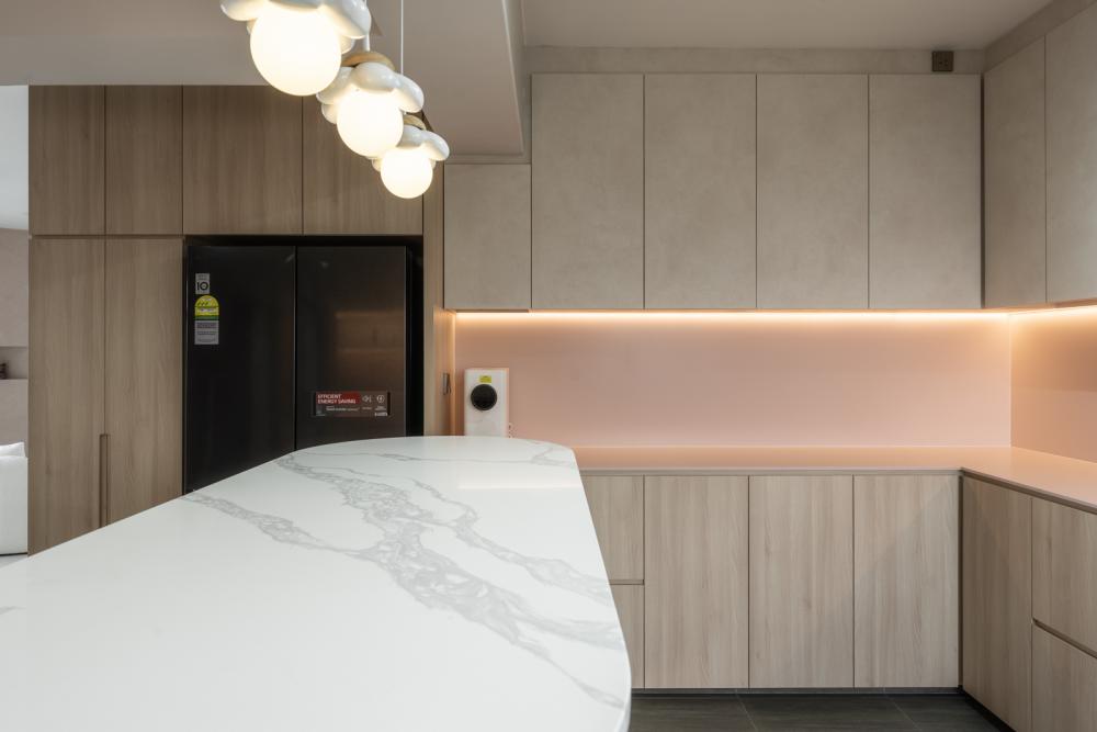 Contemporary Kitchen with Homogeneous Tiles and Open Kitchen